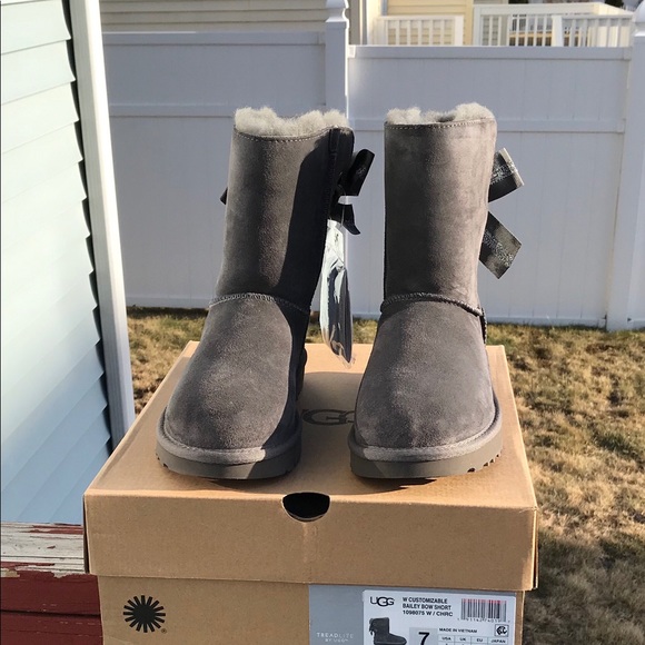 UGG Customizable Bailey Bow Short - Picture 3 of 6